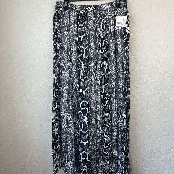 NWT JW Women’s Snake Skirt Size Small - Picture 1 of 5